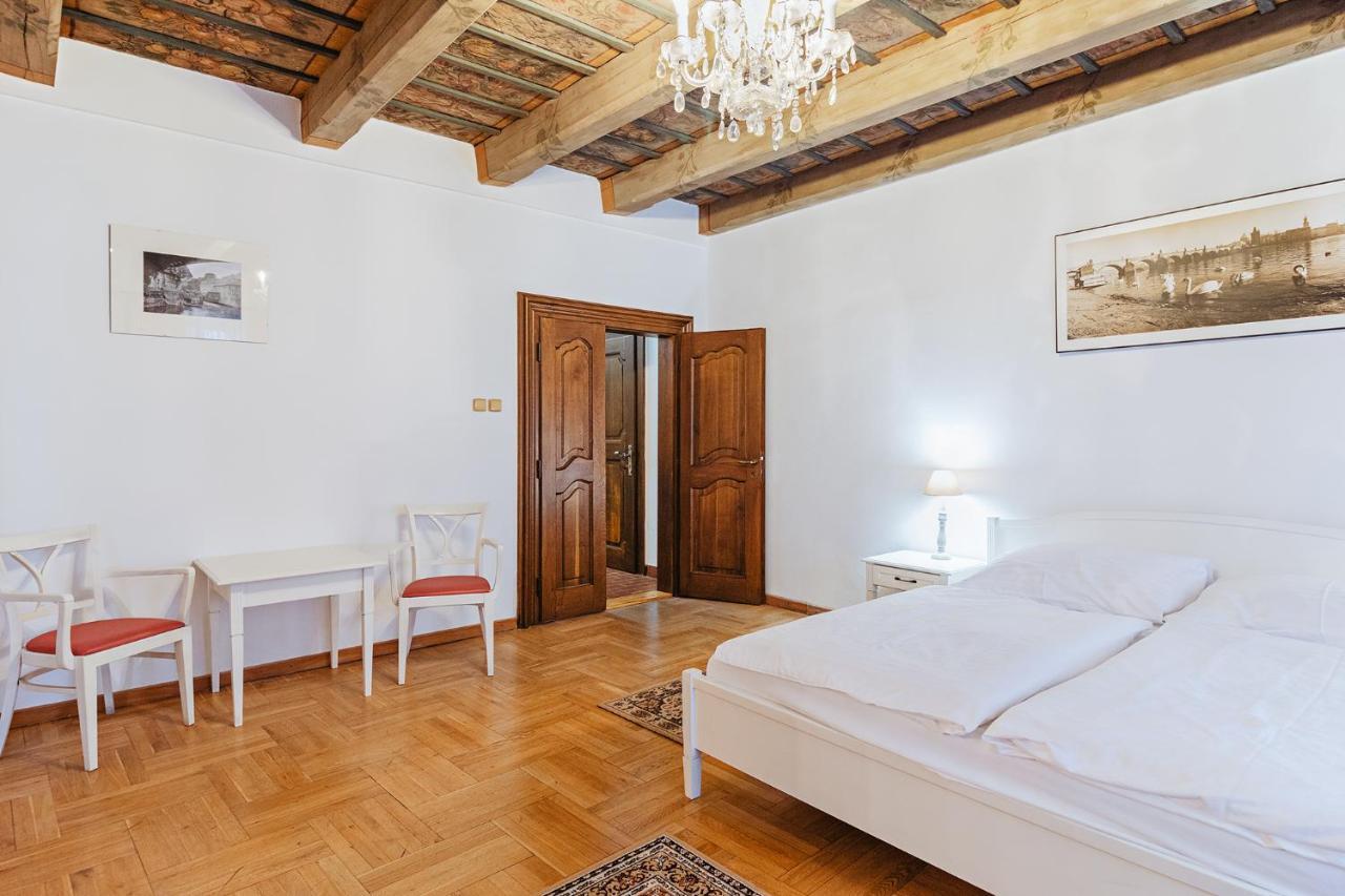 U Cerneho Medveda- At The Black Bear Apartment Praha Bagian luar foto