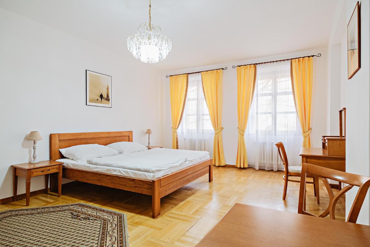 U Cerneho Medveda- At The Black Bear Apartment Praha Bagian luar foto