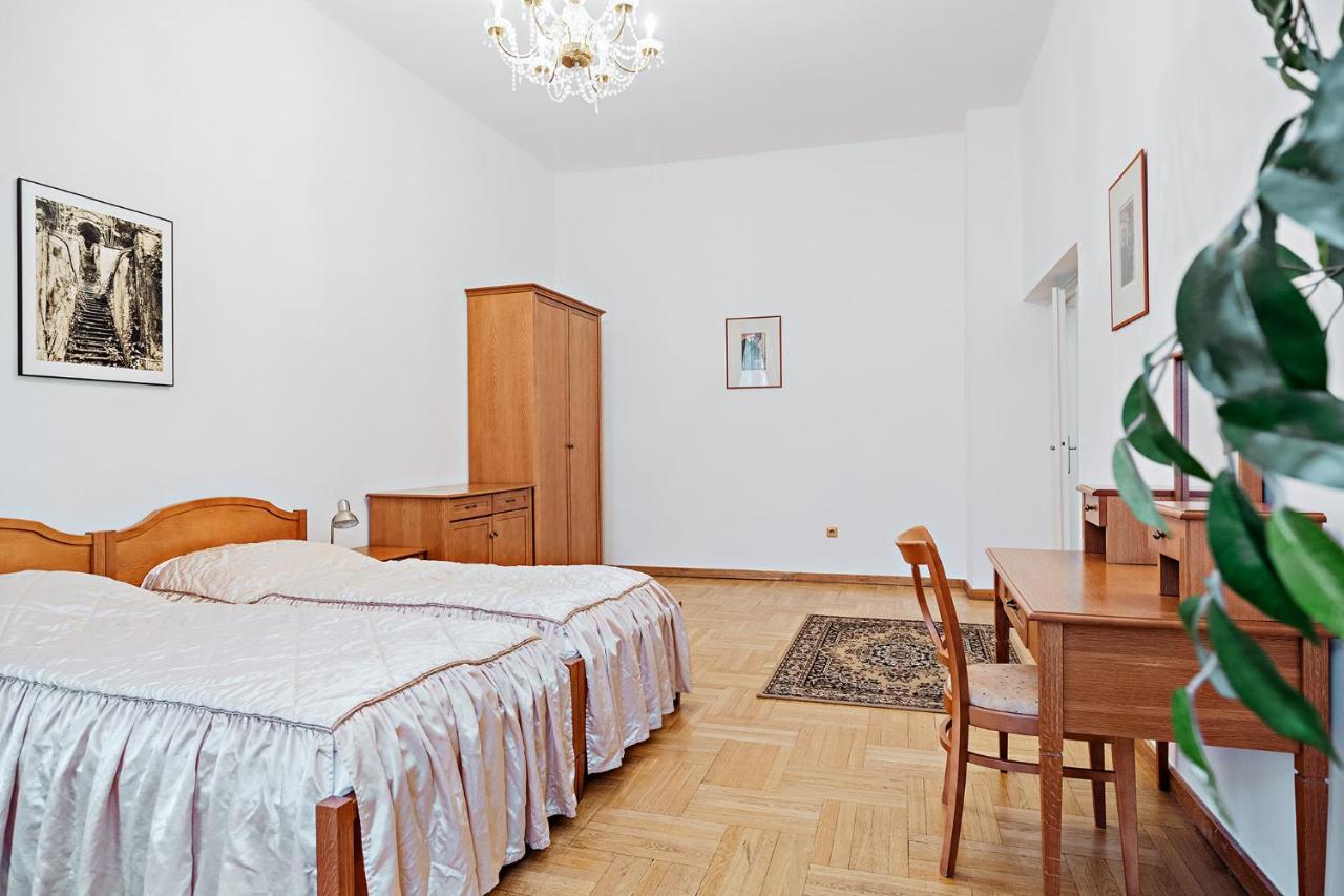 U Cerneho Medveda- At The Black Bear Apartment Praha Bagian luar foto
