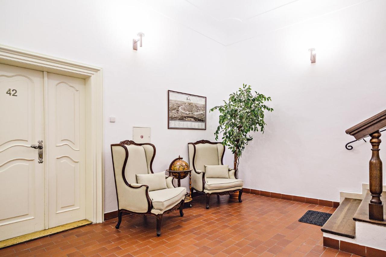 U Cerneho Medveda- At The Black Bear Apartment Praha Bagian luar foto