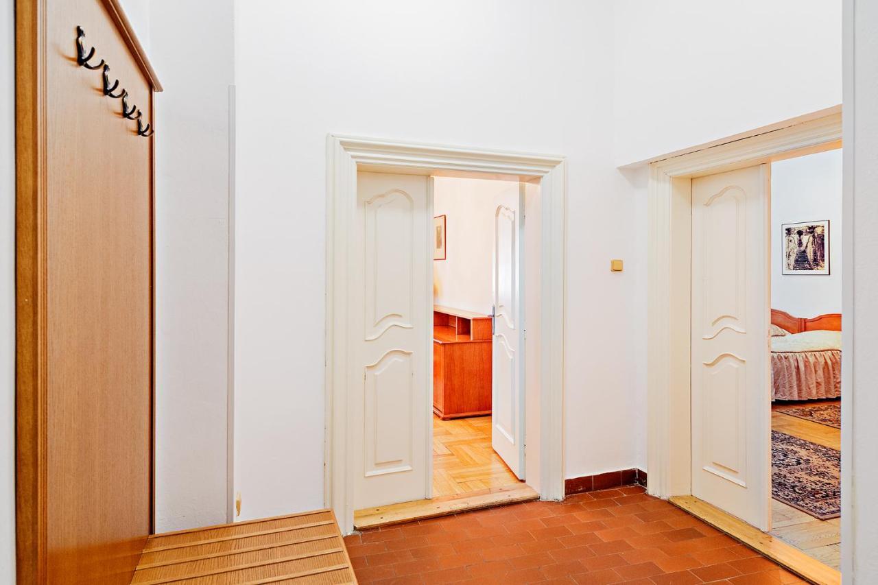 U Cerneho Medveda- At The Black Bear Apartment Praha Bagian luar foto