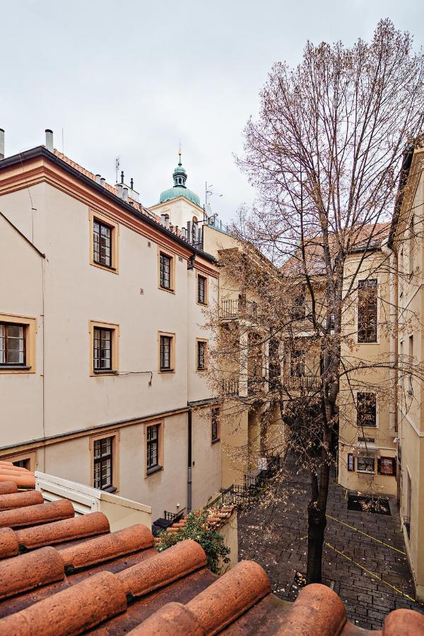U Cerneho Medveda- At The Black Bear Apartment Praha Bagian luar foto
