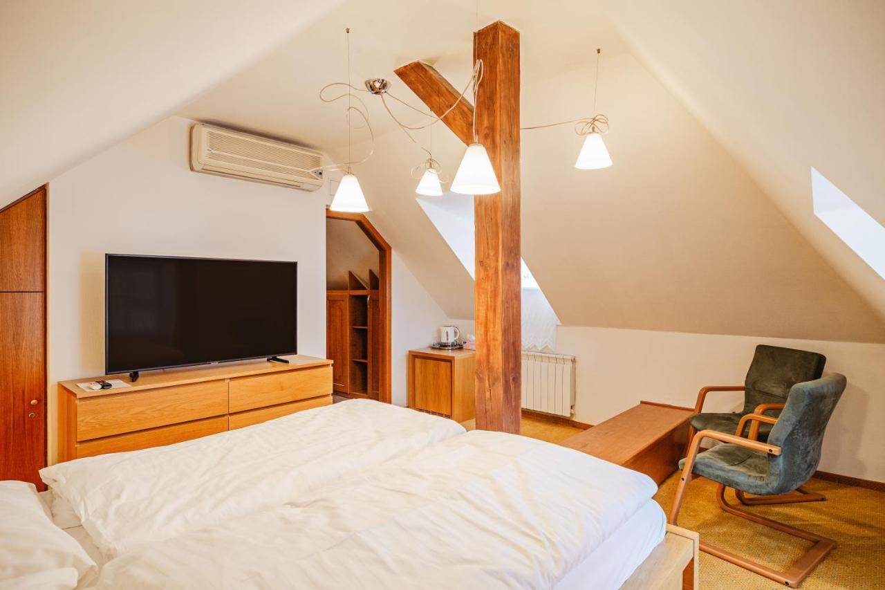 U Cerneho Medveda- At The Black Bear Apartment Praha Bagian luar foto