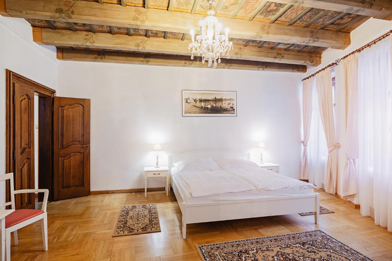 U Cerneho Medveda- At The Black Bear Apartment Praha Bagian luar foto