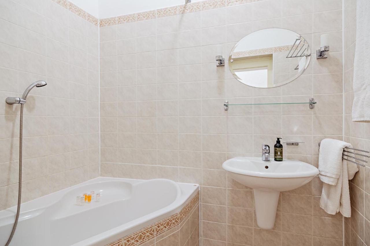 U Cerneho Medveda- At The Black Bear Apartment Praha Bagian luar foto
