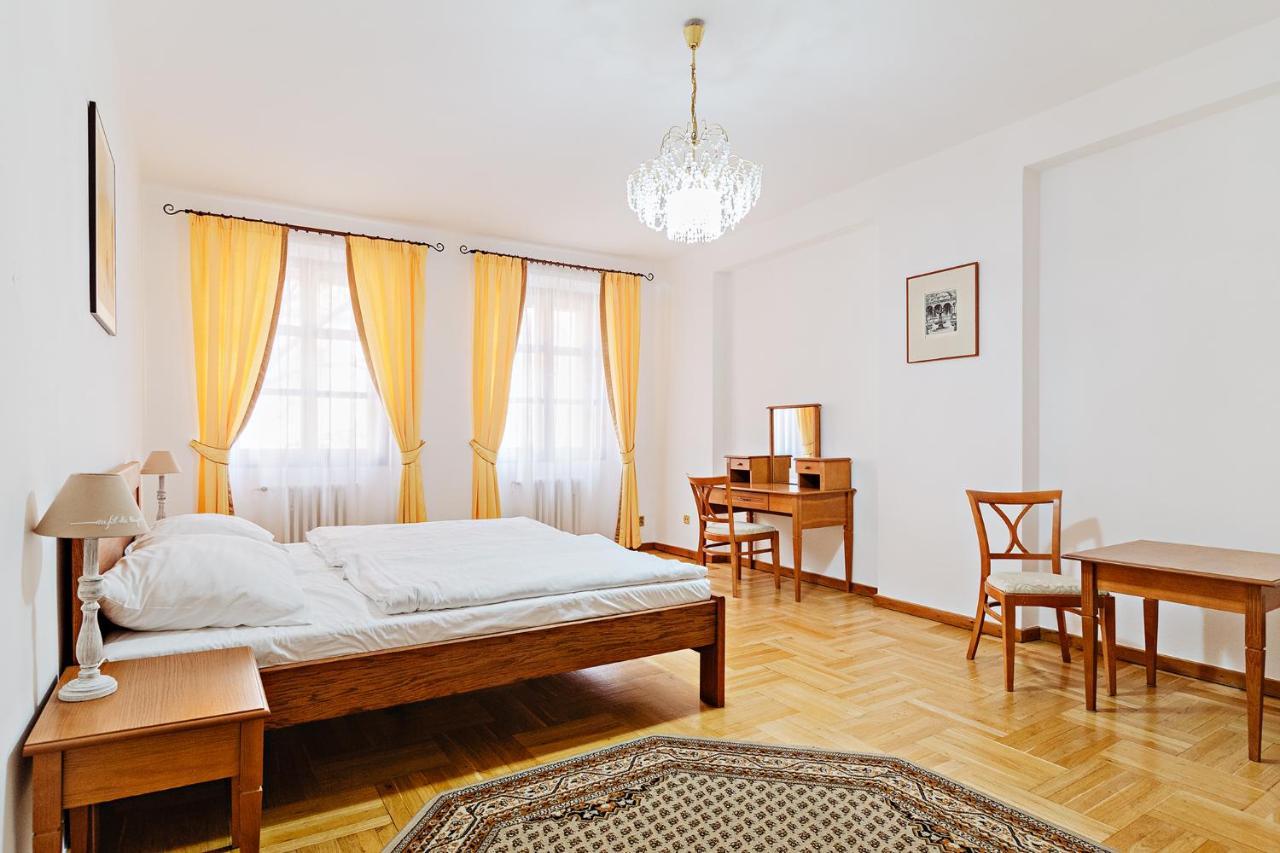 U Cerneho Medveda- At The Black Bear Apartment Praha Bagian luar foto